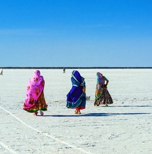 Ladies-walking-in-salt-lake