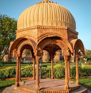 Garden-and-monument