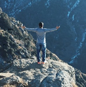 Man-enjoy-mountain