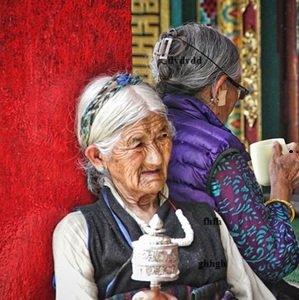 old-Nepal-women