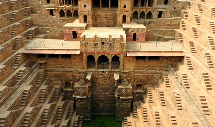 Information-about-abhaneri-step-well-01