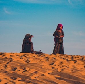 two-girls-in-desert